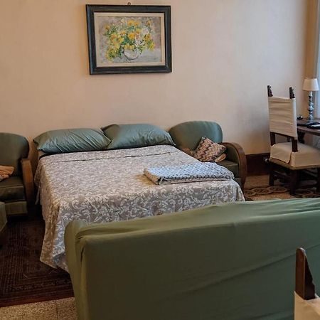 Double Bedroom In Beautiful 30'S Style Apartment Флоренція Екстер'єр фото