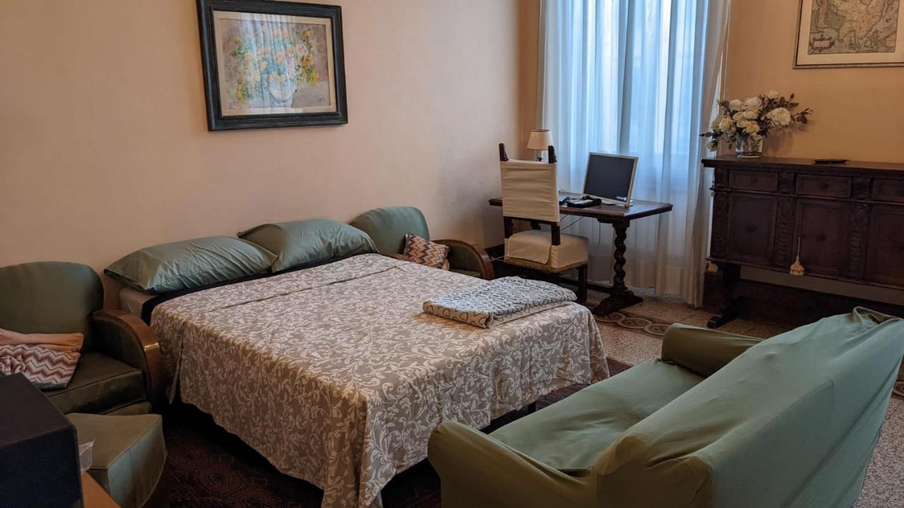 Double Bedroom In Beautiful 30'S Style Apartment Флоренція Екстер'єр фото