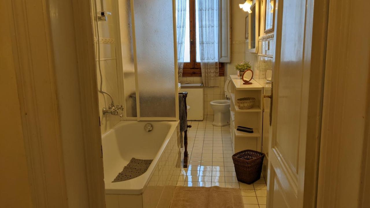 Double Bedroom In Beautiful 30'S Style Apartment Флоренція Екстер'єр фото