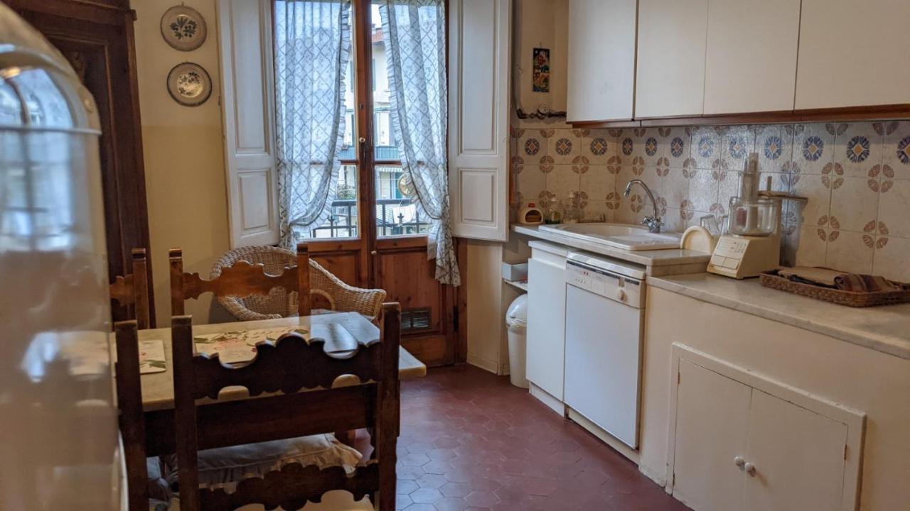 Double Bedroom In Beautiful 30'S Style Apartment Флоренція Екстер'єр фото