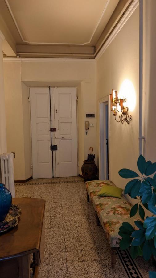 Double Bedroom In Beautiful 30'S Style Apartment Флоренція Екстер'єр фото